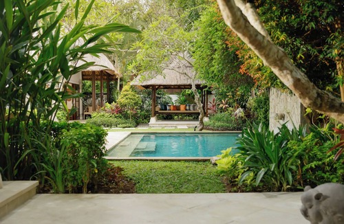 Jimbaran Bay Villa | Eclectic Spacious Design 4BR Beachside Pool Villa