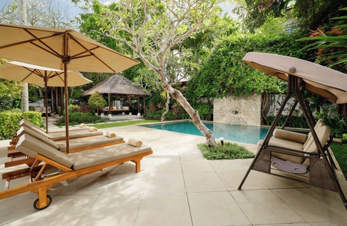 Jimbaran Bay Villa | Eclectic Spacious Design 4BR Beachside Pool Villa