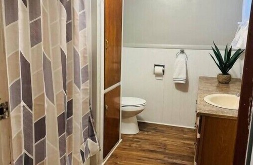 Fredonia House | Eclipse! 5 bedroom, sleeps 10.n