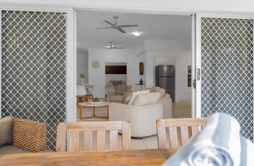 Cairns Central Business District Apartment | Eclipse A Poolside Family Escape in the CBD