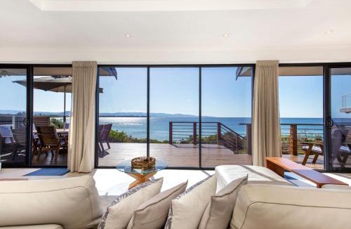 Culburra Beach House | Eclipse Absolute Beachfront with Stunning Views