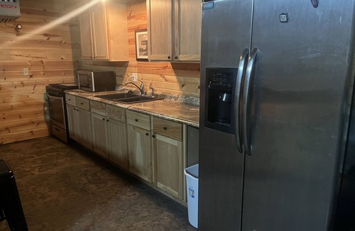 Milroy House | Eclipse near the river !