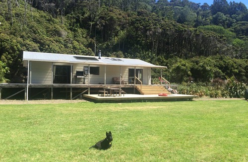 Coromandel Peninsula House | Eco-Bach inside a kiwi sanctuary
