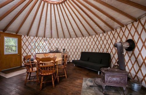 Saint-Etienne-De-Bolto Cabin | Eco-friendly, intimate and immersive yurt: Le Cerf