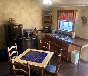 Paluxy House | Eco-Friendly Cabin with Private Hot Tub for a Relaxing Getaway near Dallas, Texas