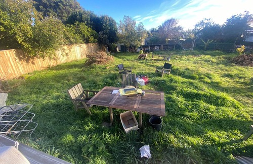 Otaki Beach Cottage | Eco- friendly cottage with meadow