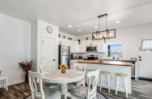 Monte Vista House | Eco-Friendly Home in a Lakefront Community - Walk to Dining & Shopping