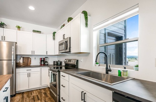 Monte Vista House | Eco-Friendly Home in a Lakefront Community - Walk to Dining & Shopping
