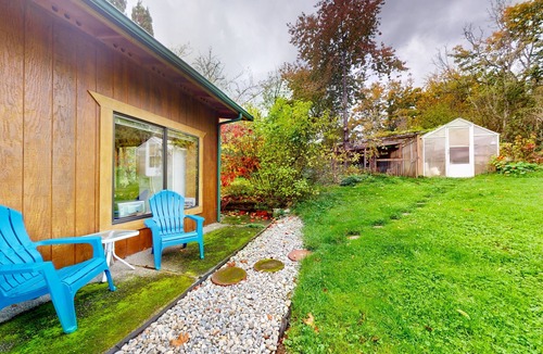 Startup Cabin | Eco-friendly log cabin with amazing views, kitchenette, & private W/D