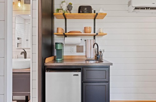 Camas House | Eco Friendly Tiny Container Home Retreat