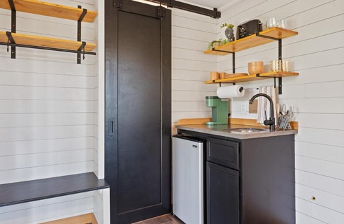 Camas House | Eco Friendly Tiny Container Home Retreat