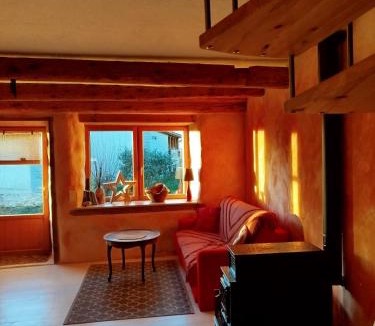Champagnac-le-Vieux House | Eco-gîte panoramique face aux volcans avec ateliers couture bohème en option