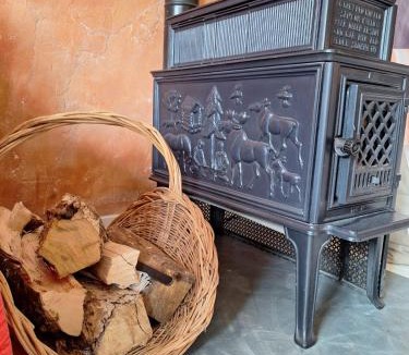 Champagnac-le-Vieux House | Eco-gîte panoramique face aux volcans avec ateliers couture bohème en option