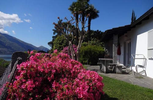 Minusio House | Eco-house B swimming pool garden splendid lake view