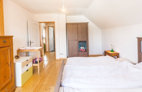 Ailly-sur-Noye House | Eco House With Swimming Pool, BBQ, Trampoline And Cat. Pet friendly