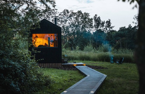 Tarporley Cabin | Eco Off-Grid Hideaway with Scenic Walks