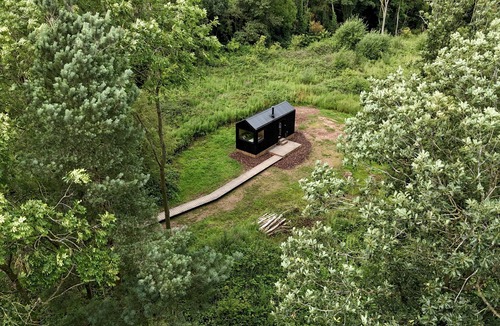 Tarporley Cabin | Eco Off-Grid Hideaway with Scenic Walks