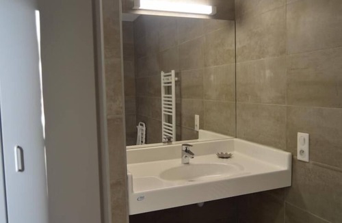 Linge Cottage | Eco-renovated studio in Lingé with terrace and parking, accessible for reduced mobility