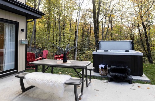 Pine Hill Ski Chalet | Ecohaven-Spa, nature & fire under the stars