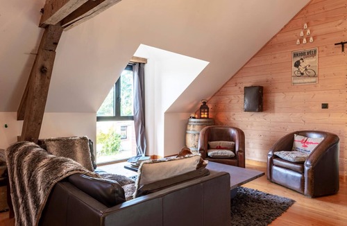 Saint-Georges-des-Sept-Voies Cabin | Ecolodges de Loire & Spa