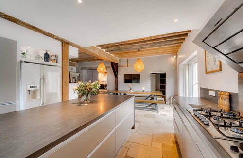 Villeneuve-sur-Yonne House | Ecological 4* gites for groups