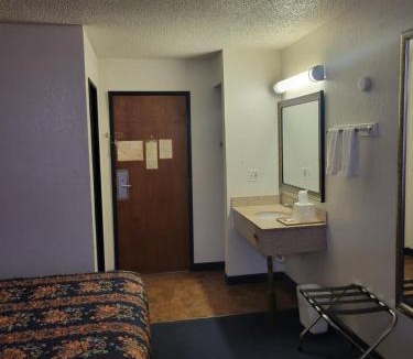 Central Oklahoma City Hotel | Econo Inn and suites