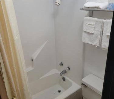 Central Oklahoma City Hotel | Econo Inn and suites