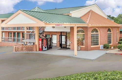 Acworth Cabin | Econo Lodge Acworth East