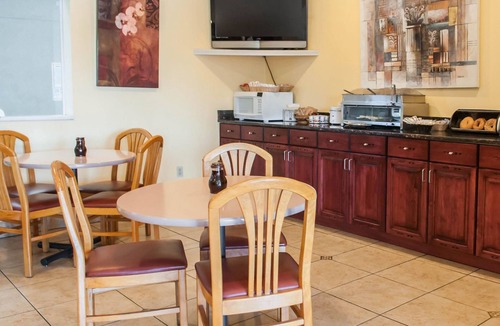 West Old Town Hotel | Econo Lodge Albuquerque Old Town