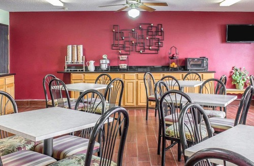 Ames Hotel | Econo Lodge Ames