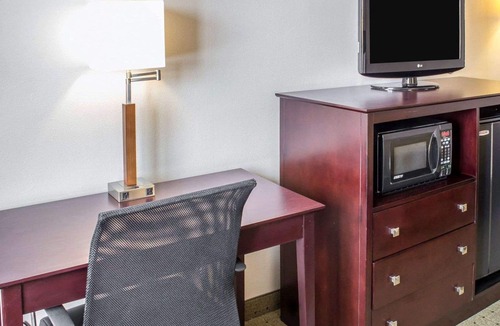 Ames Hotel | Econo Lodge Ames