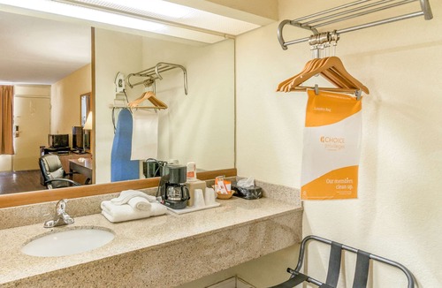 Andalusia Hotel | Econo Lodge Andalusia