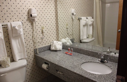 Clinton Hotel | Econo Lodge Andrews Air Force Base