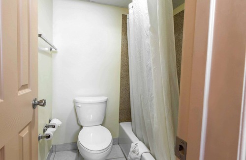 Austell Hotel | Econo Lodge At Six Flags