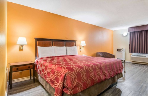 Austell Hotel | Econo Lodge At Six Flags