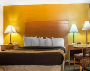 Niagara Falls Cabin | Econo Lodge at the Falls North