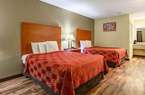Athens Cabin | Econo Lodge Athens I-65