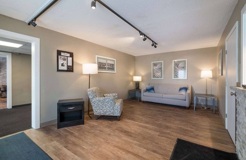 Danville Hotel | Econo Lodge Auburn I-95