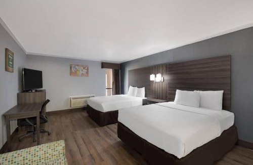 North Burnet Cabin | Econo Lodge Austin North near The Domain