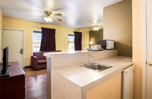 Bartlesville Hotel | Econo Lodge Bartlesville Hwy 75