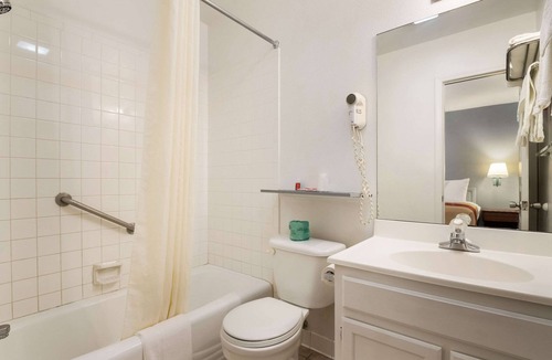 Bartlesville Hotel | Econo Lodge Bartlesville Hwy 75