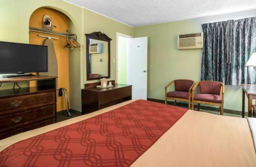 Brattleboro Cabin | Econo Lodge Brattleboro South