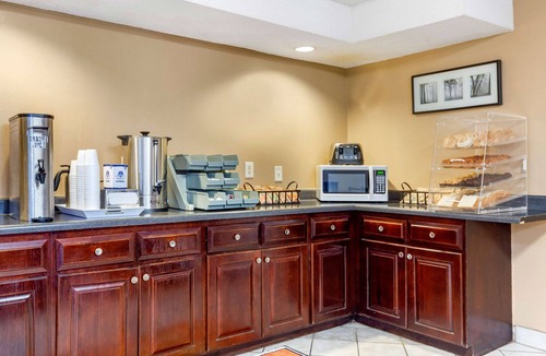 Burlington Hotel | Econo Lodge Burlington I-40