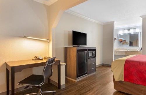 Byron Cabin | Econo Lodge Byron - Warner Robins