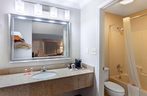 Byron Cabin | Econo Lodge Byron - Warner Robins