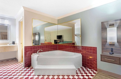 Byron Hotel | Econo Lodge Byron - Warner Robins