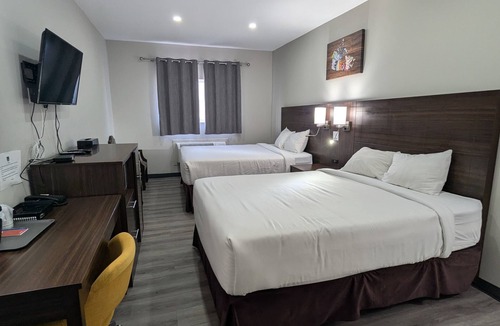 Cochrane Hotel | Econo Lodge