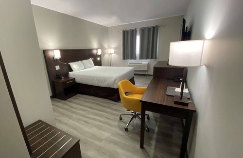Cochrane Hotel | Econo Lodge