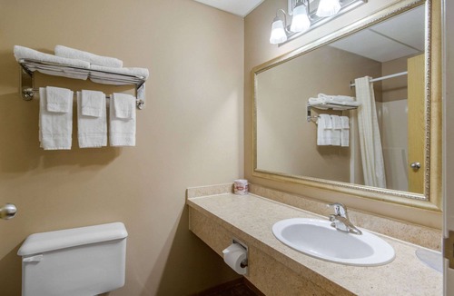 Regina Hotel | Econo Lodge