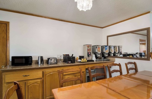 Calhoun Hotel | Econo Lodge Calhoun North Damascus